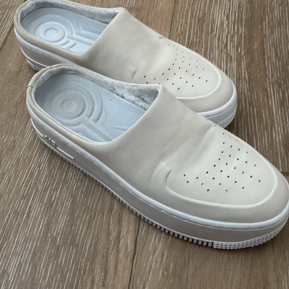 Nike Shoes - Picture 6 of 7